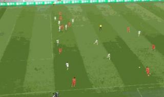 国足把球踢进自家球门